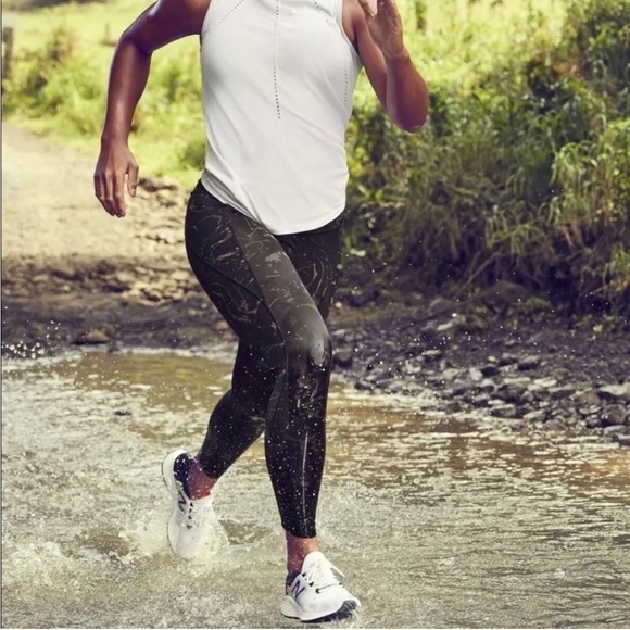 Athleta Velocity Stash Pocket Marble Black 7/8 Tight - Picture 2 of 10